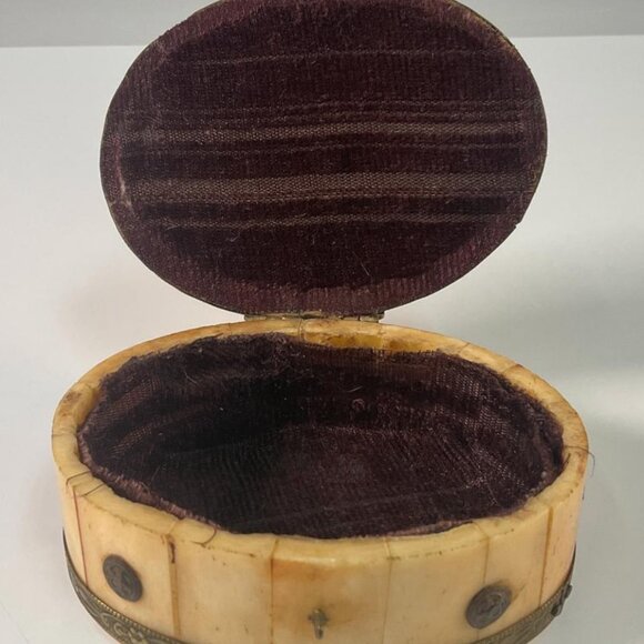 Bone Inlay Brass Trinket Box - Picture 5 of 6